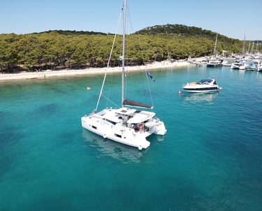 Яхта катамаран