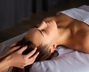 Femme entrain de recever un massage anti-stress