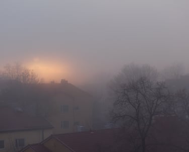 Auringonnousu aamu-usvassa 06.02.2025