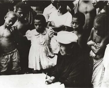 maria-plakhova-aldea-bongu-papua-pintando