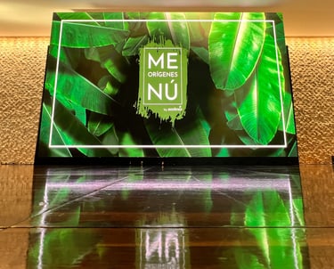 Pantalla LED para eventos corporativos con contenido visual profesional y escenografía audiovisual d