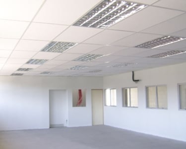 um lindo forro feito com placas de isopor