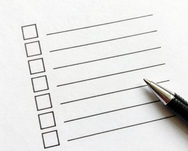 Blank survey checklist on white paper with a black pen. Pisma iz srca