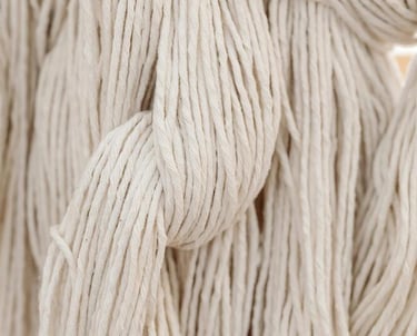 hilos blancos de macramé 