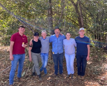 Camila Mondardo e sua família na produção rural.