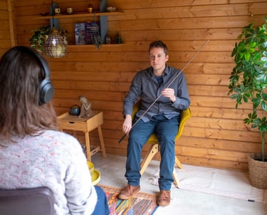 Rustige therapieruimte in Huldenberg voor Brainspotting sessies, gericht op stress en trauma.