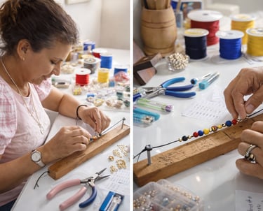 Mujer trabajando con herramientas y materiales para crear bisutería