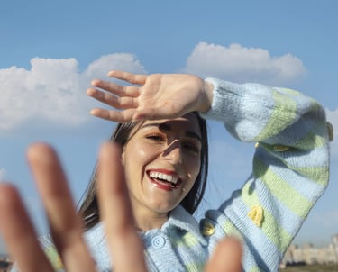mujer sonriendo libre de ataques de pánico