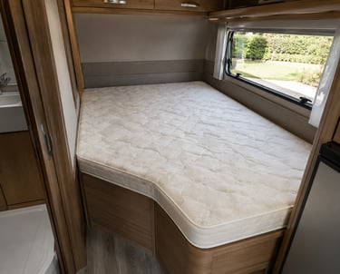 Maatwerk matras in caravan of camper, perfect passend ingebouwd slaapgedeelte met hoogwaardige afwer