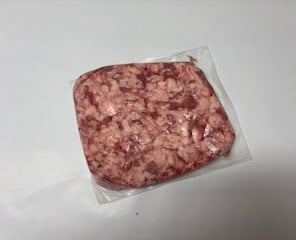 vakuumiertes Produkt, tiefgekühlter Fleischblock; Rinderfett