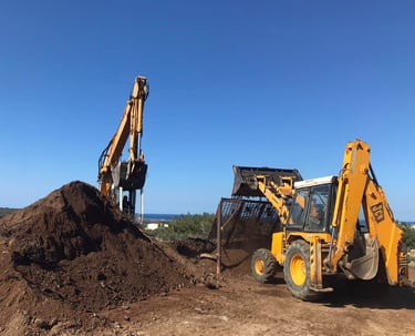 Κοσκίνισμα χώματος για παραγωγή καθαρού υλικού