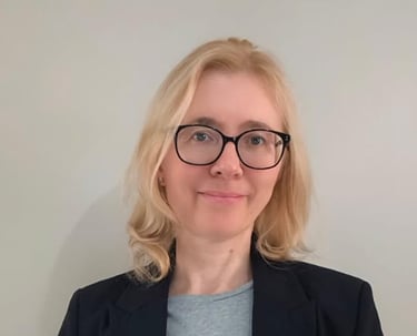 psicologa profesional sonriendo para una foto