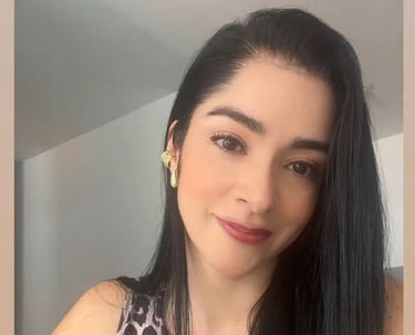 psicologa profesional sonriendo para una foto