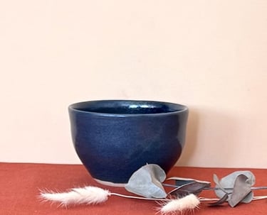 La tasse en céramique bleue, meilleure vente de l'atelier Dès 2mains
