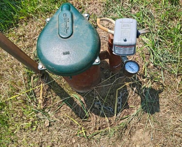 well pump head cap and gauge