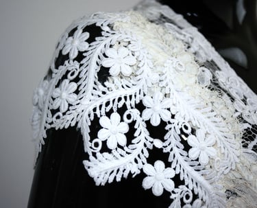 Lace shoulder of tailcoat