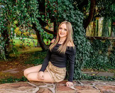 York PA Senior pictures at Historic Shady Lane by a Lancaster PA senior picture photographer