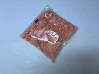 versiegeltes Produkt, tiefgekühlte Gemüsestücke; gelber Gemüsemix