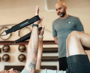 Persoonlijke begeleiding door Pilates instructeur Mehmet bij Intens Pilates