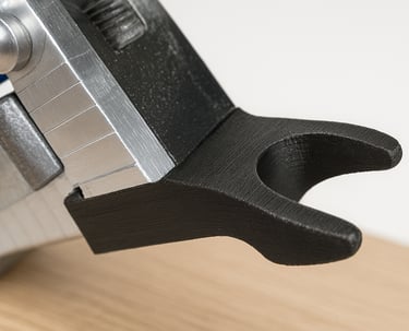 Embout en impression 3D pour sauterelle industrielle – permet de serrer un élément sans le marquer, par 3DPM France