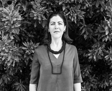 Alejandra Gandía Blascos, designer e diretora criativa espanhola, fotografia em preto e branco — Sen