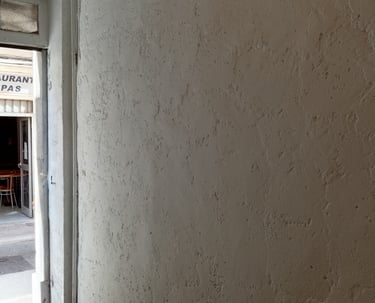 Chantier de rénovation complète d'une cage d'escalier dans un immeuble marseillais. Harenova,