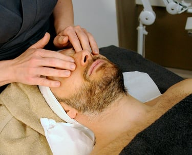Soin visage homme réalisé chez Fée Pour Vous à Roquefort