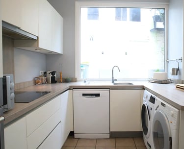 Cuisine équipée avec lave-linge, location moyenne durée pro