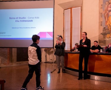Cerimonia di premiazione per gli studenti del corso kids