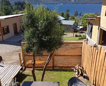 jardín con vista al lago