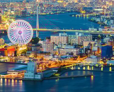 Vista do mar a cidade de Osaka, Japão.