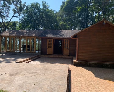 A homestay with a beautiful view of the mountains in Chikmagalur