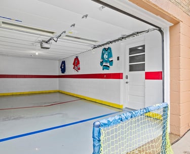 Perfect for groups or families, this modern Pittsburgh rental features 4 bedrooms sleeping 8 guests,