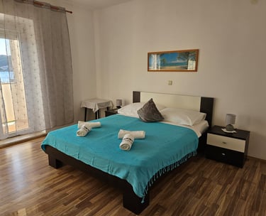 bedroom with double bed