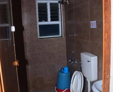 Clean attached bathroom at Hotel Aishwariyam Thirukadaiyur hotel near Abirami Temple
