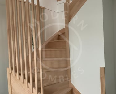 Escalier 2/4 tournant avec rambarde claustra