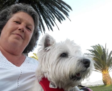 Ana con su perrita