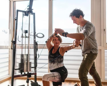 Trainingsraum mit Therapie am Seilzug