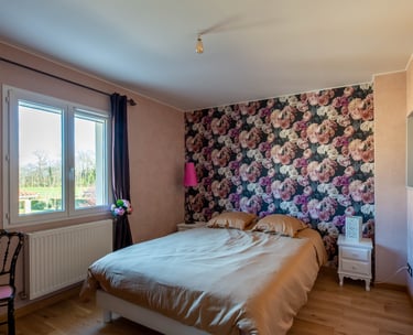 grande chambre vue sur jardin lit de160cm