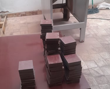 Chapa de celeron cortada em placas