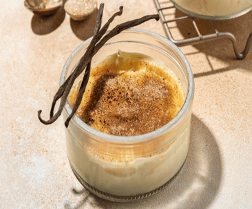 a dessert with vanilla cream and vanilla cream