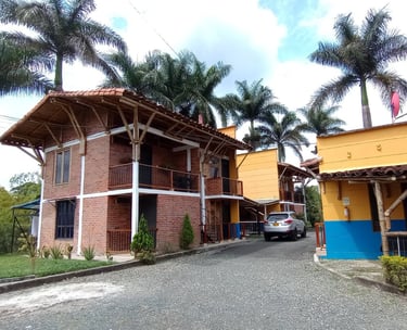 Cabaña de dos pisos del Hotel Palmas de Santa Helena Quimbaya Quindío