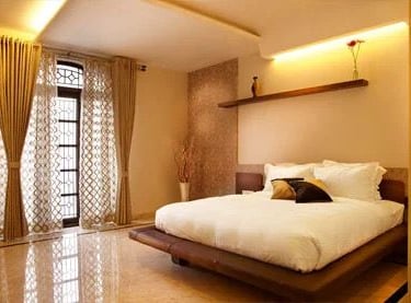 Clean and Bright , Spacious room in Banglore with a balcony, modern furniture, A/C and luxury.