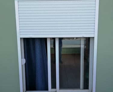 Instalación de persianas de aluminio y PVC a medida - Cristalería Ramsal en Valencia.