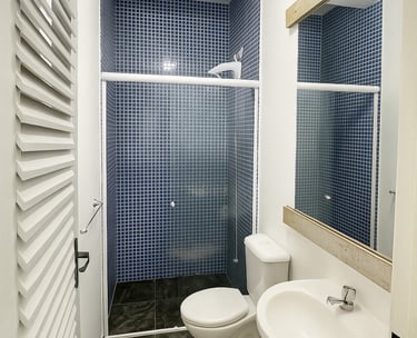 piscina com cascata e jacuzzi