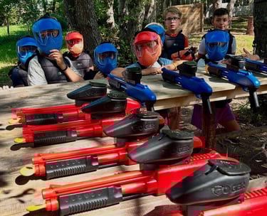 Enfants équipés pour une partie paintball chez Corsican Paintball en Corse à Castellare di Casinca