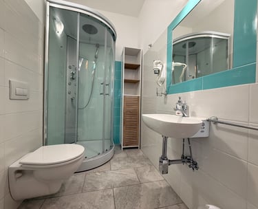 Bagno privato moderno in appartamento sul mare in Calabria