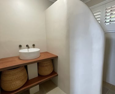 bathroom-curvedwalls-hybrid-microcement