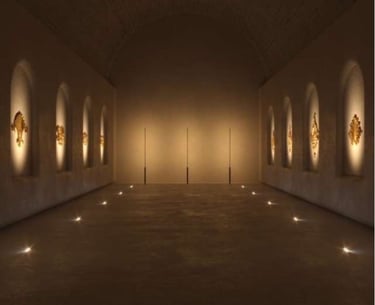 Lámparas de pared CRONEK Linea en pasillo largo, creando iluminación ambiental cálida