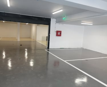 Διαγραμμίσεις parking , σε εμπορικό κέντρο